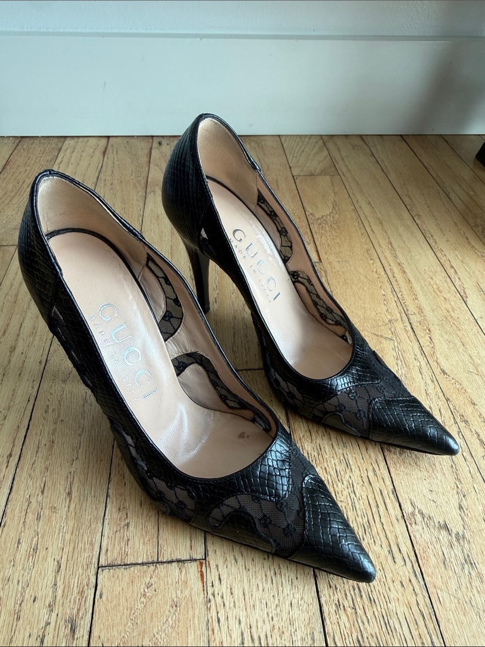 Gucci Black Lace & Snakeskin Pointed-Toe Stiletto Pumps Size 37 1/2